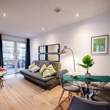 Air Host And Stay - Apartment 5 Broadhurst Court Sleeps 6 Minutes From Town Centre Stockport Dış mekan fotoğraf