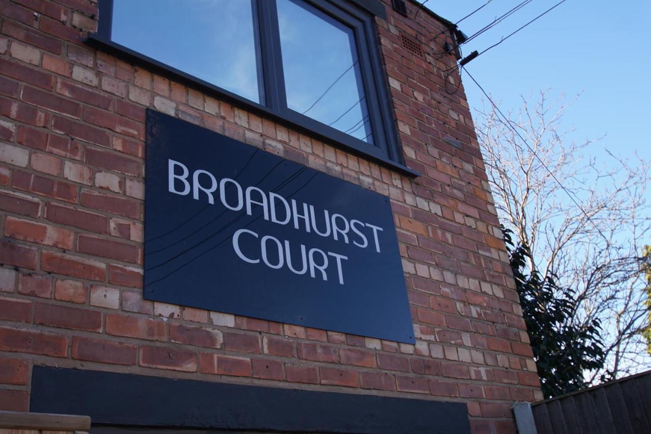 Air Host And Stay - Apartment 5 Broadhurst Court Sleeps 6 Minutes From Town Centre Stockport Dış mekan fotoğraf