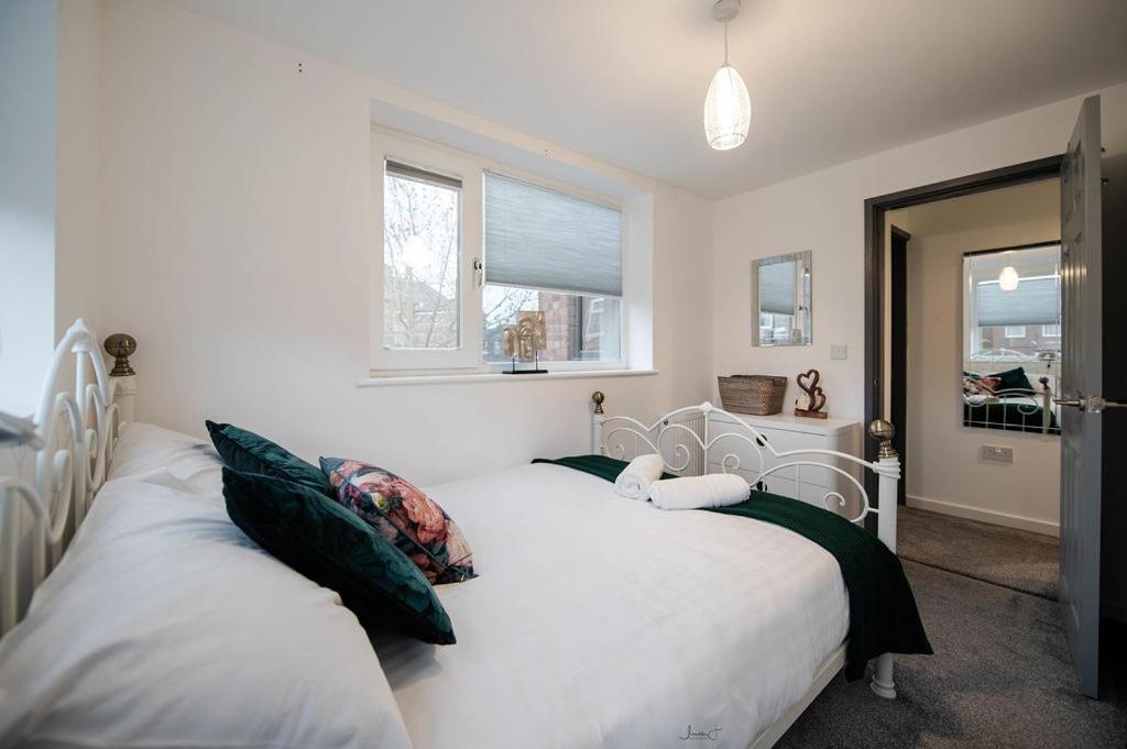 Air Host And Stay - Apartment 5 Broadhurst Court Sleeps 6 Minutes From Town Centre Stockport Dış mekan fotoğraf