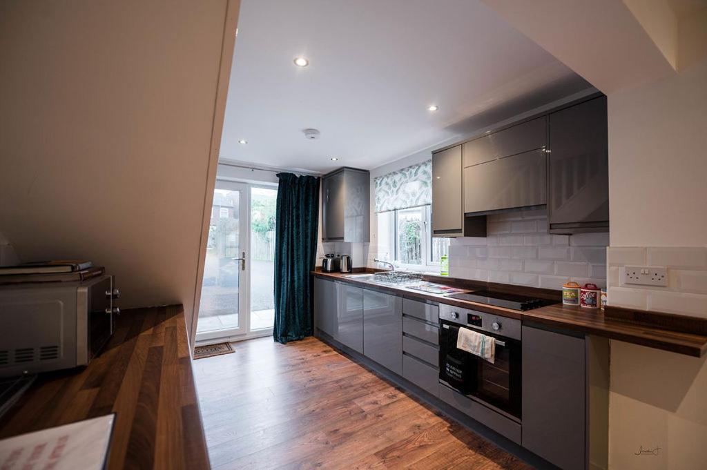 Air Host And Stay - Apartment 5 Broadhurst Court Sleeps 6 Minutes From Town Centre Stockport Dış mekan fotoğraf