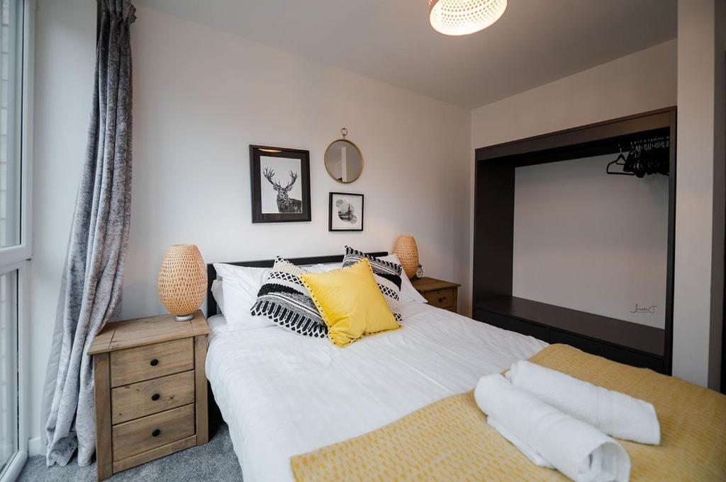 Air Host And Stay - Apartment 5 Broadhurst Court Sleeps 6 Minutes From Town Centre Stockport Dış mekan fotoğraf