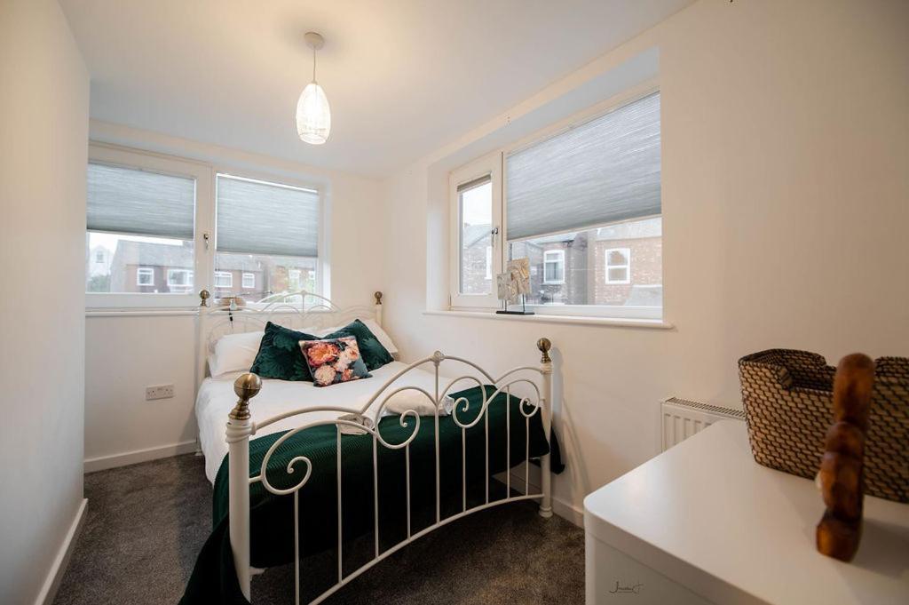Air Host And Stay - Apartment 5 Broadhurst Court Sleeps 6 Minutes From Town Centre Stockport Dış mekan fotoğraf