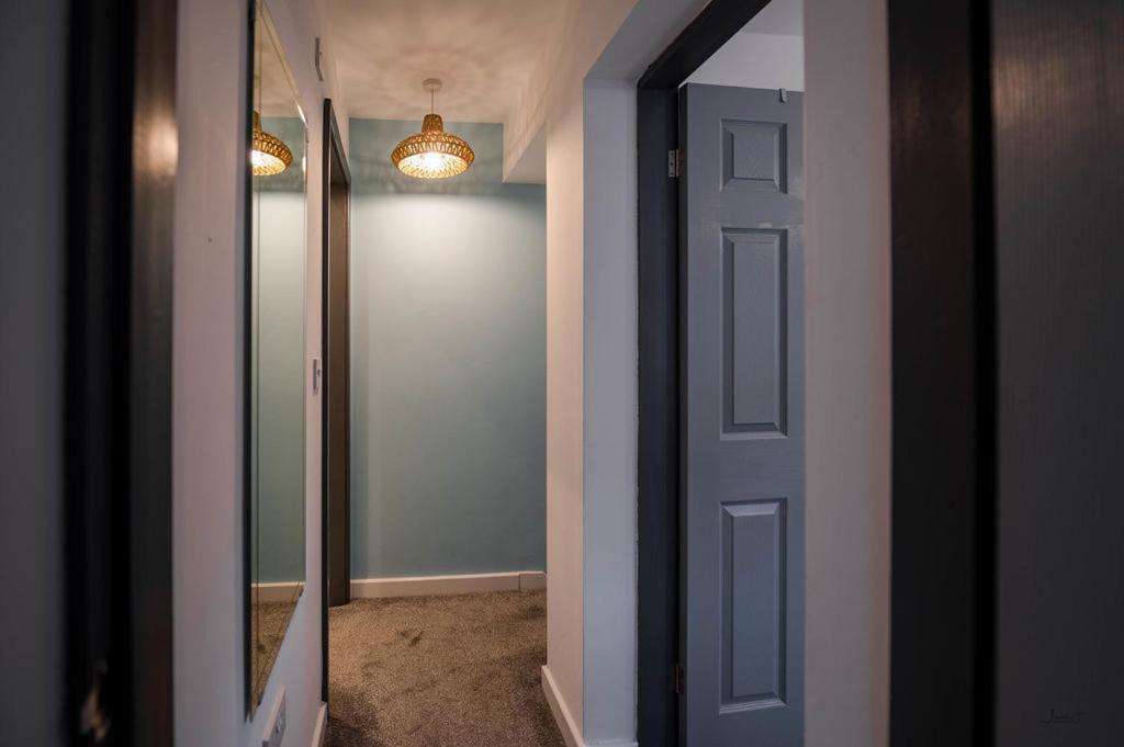 Air Host And Stay - Apartment 5 Broadhurst Court Sleeps 6 Minutes From Town Centre Stockport Dış mekan fotoğraf