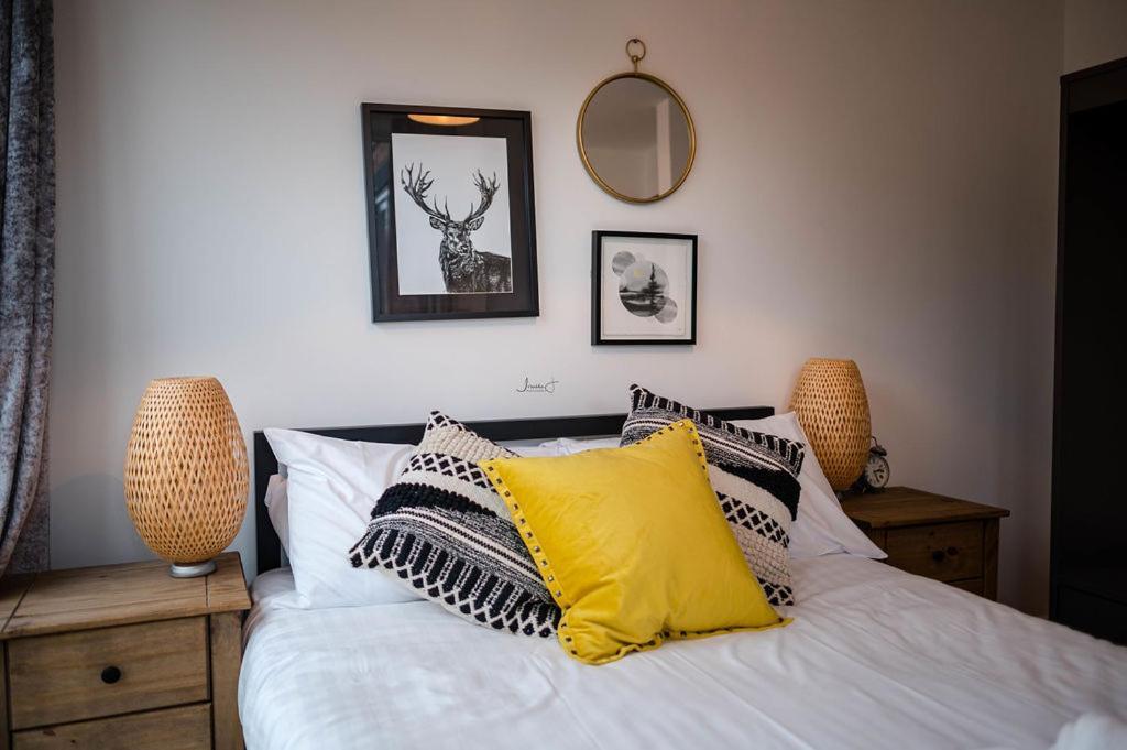 Air Host And Stay - Apartment 5 Broadhurst Court Sleeps 6 Minutes From Town Centre Stockport Dış mekan fotoğraf
